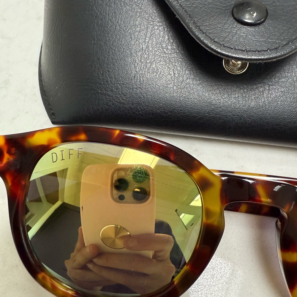 Diff Reflective Tortoise Shell Sunglasses - image 1